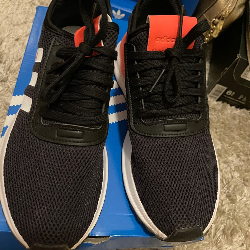 Adidas - Picture 4 of 6